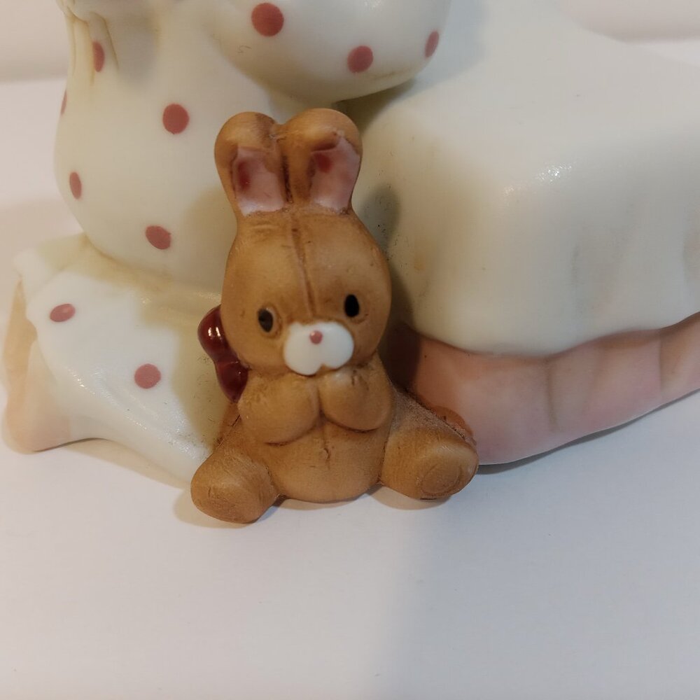 Homco Figurine Girl Praying At Bedside With Rabbit White Pink Brown Vintage 1420 - Picture 8 of 8